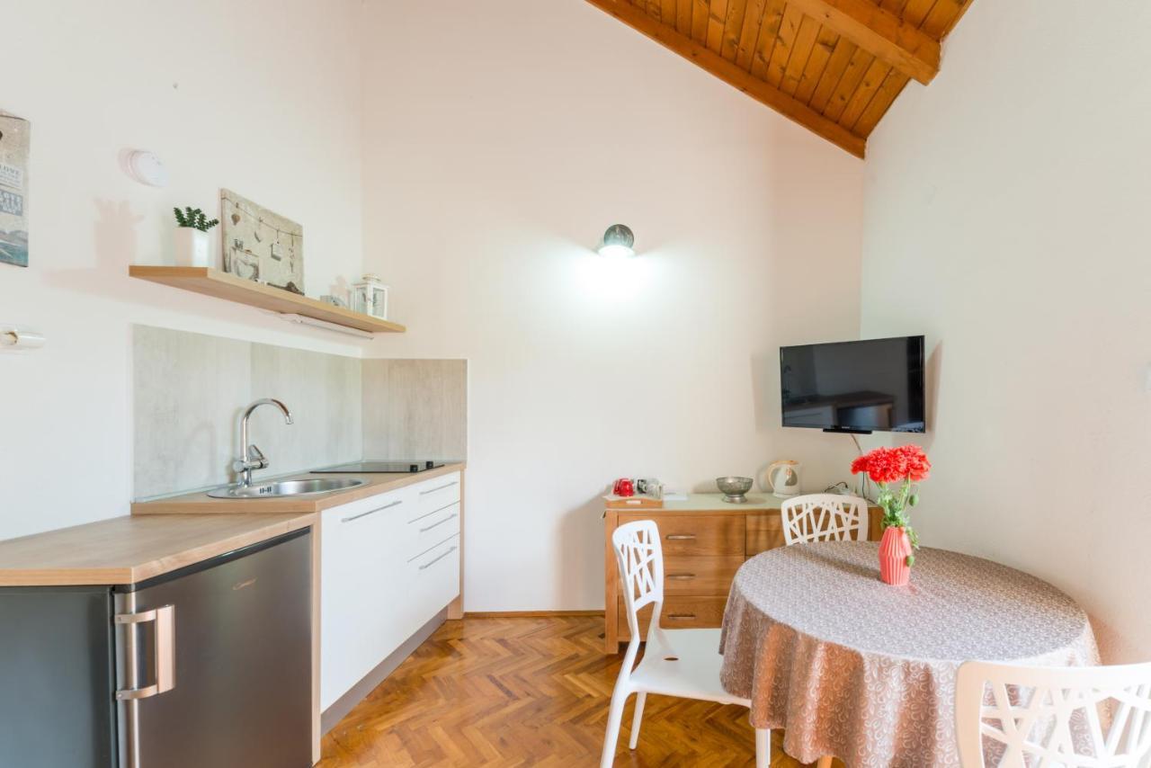 Brbinj Apartmani Bugenvilija מראה חיצוני תמונה