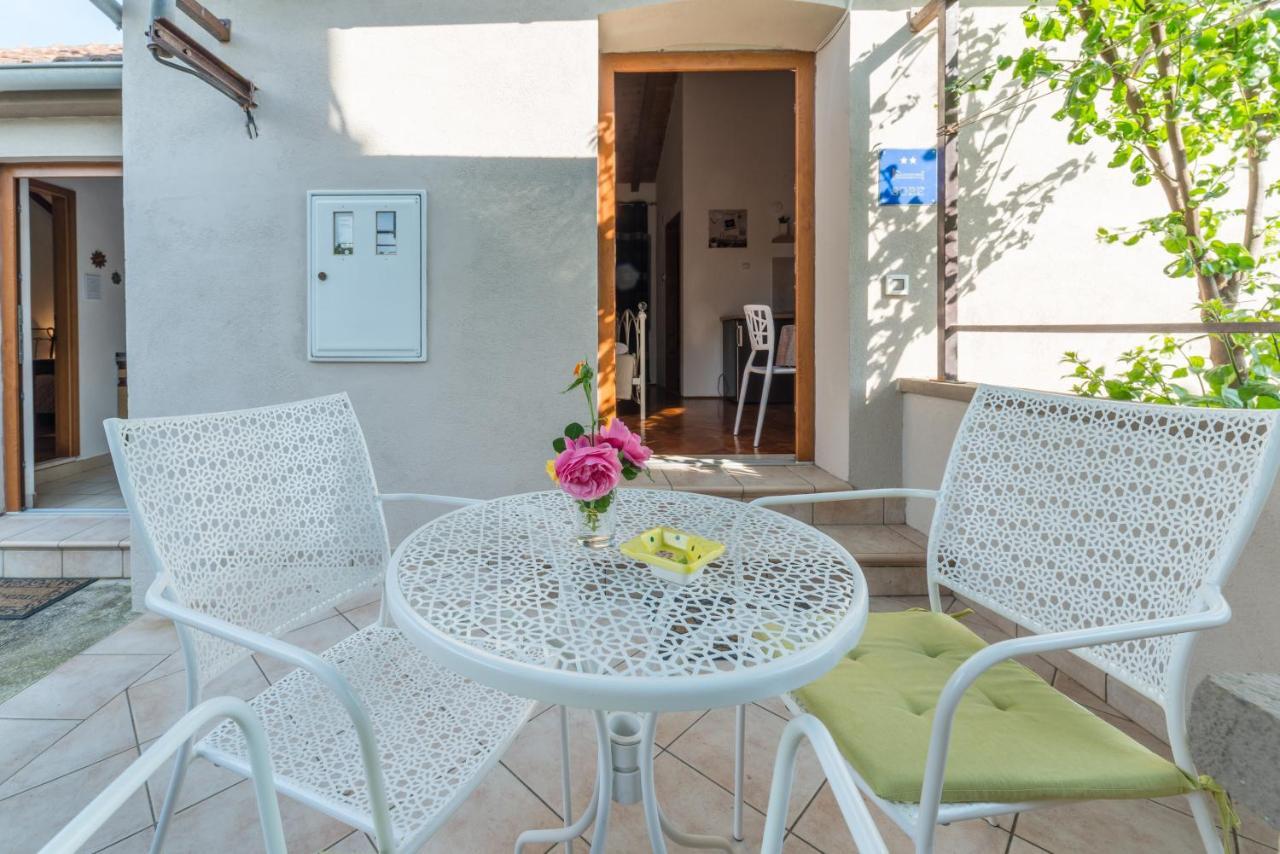 Brbinj Apartmani Bugenvilija מראה חיצוני תמונה