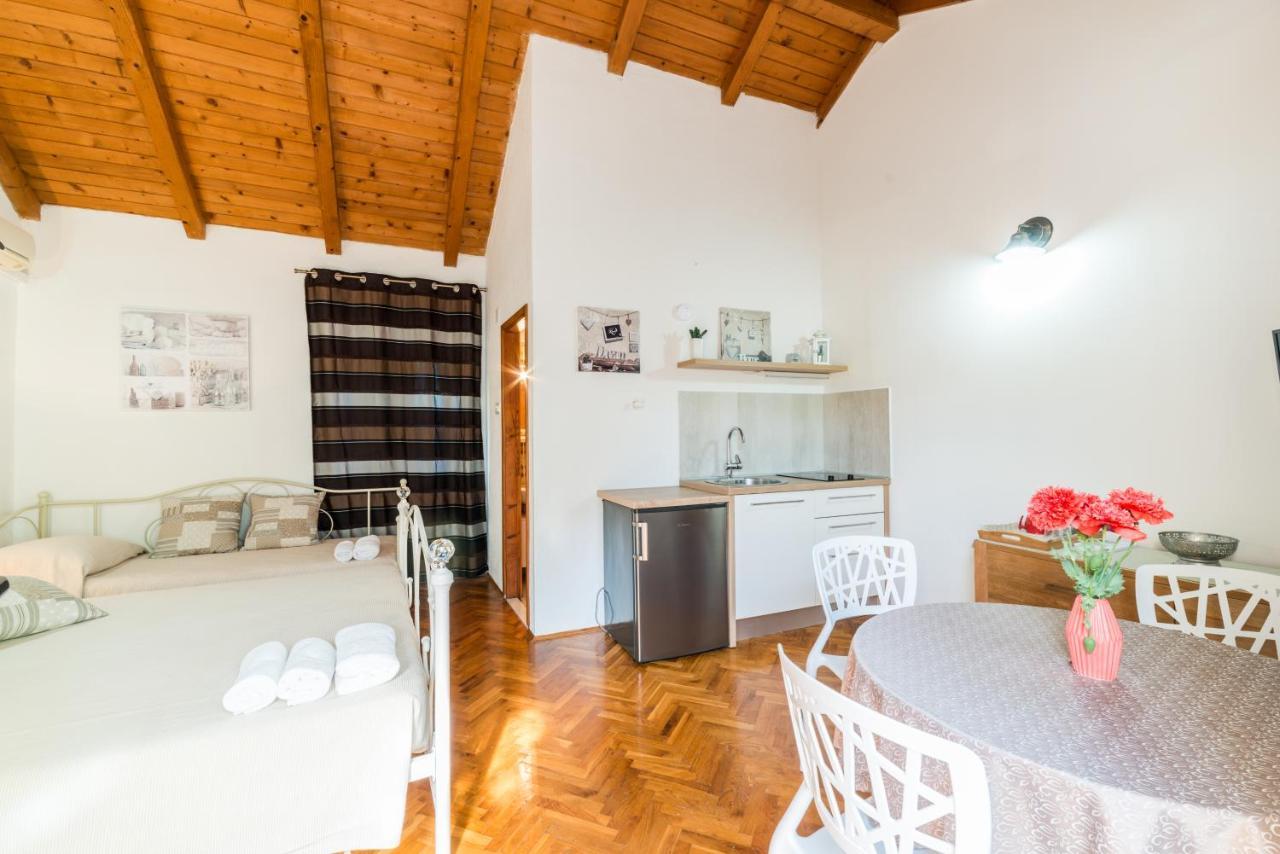 Brbinj Apartmani Bugenvilija מראה חיצוני תמונה