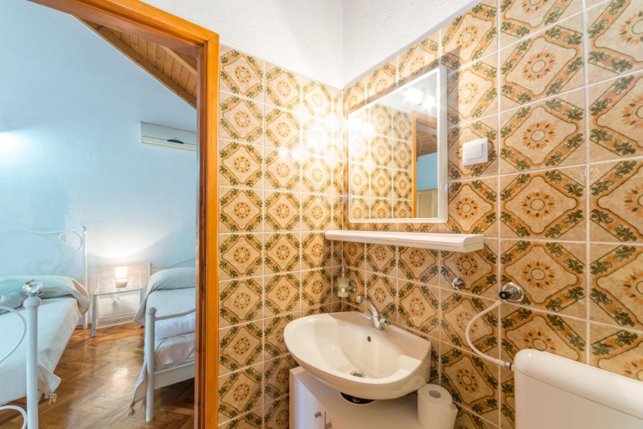 Brbinj Apartmani Bugenvilija מראה חיצוני תמונה