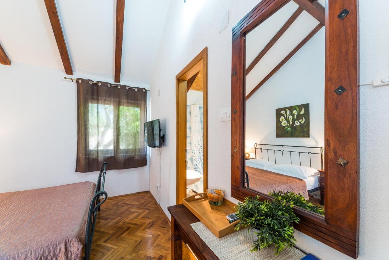 Brbinj Apartmani Bugenvilija מראה חיצוני תמונה